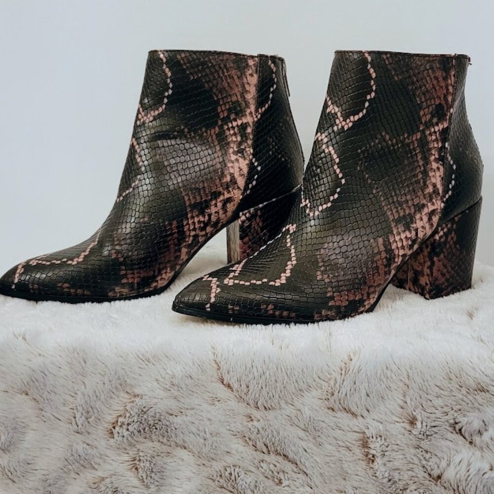 Steve Madden Jillian Snakeskin Booties Size 6